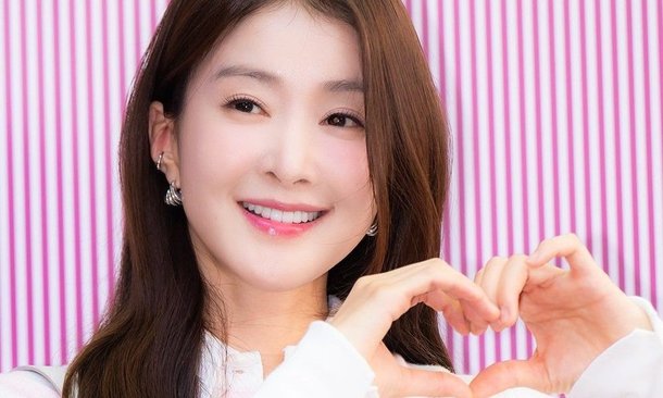 Celebrity moms should prioritize their children's happiness over their own relationships.