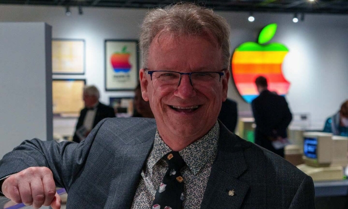 Chris Espinosa's longevity at Apple is a testament to his enduring relevance and value.