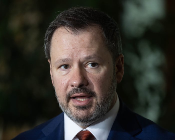 Why is the Australian government struggling to address the fuel crisis effectively?