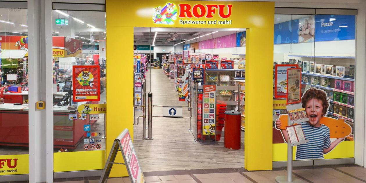 Rofu's bankruptcy signals the collapse of traditional toy retail.