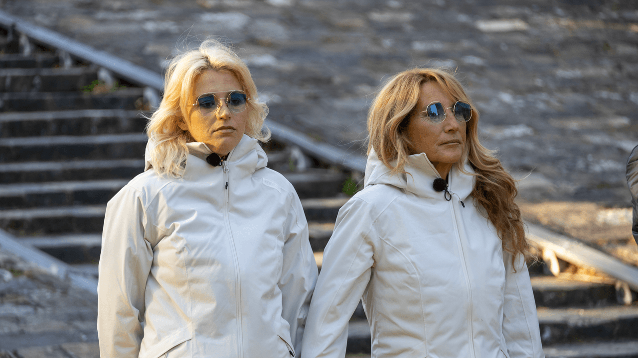 Pechino Express is a shallow spectacle that exploits personal drama for ratings.