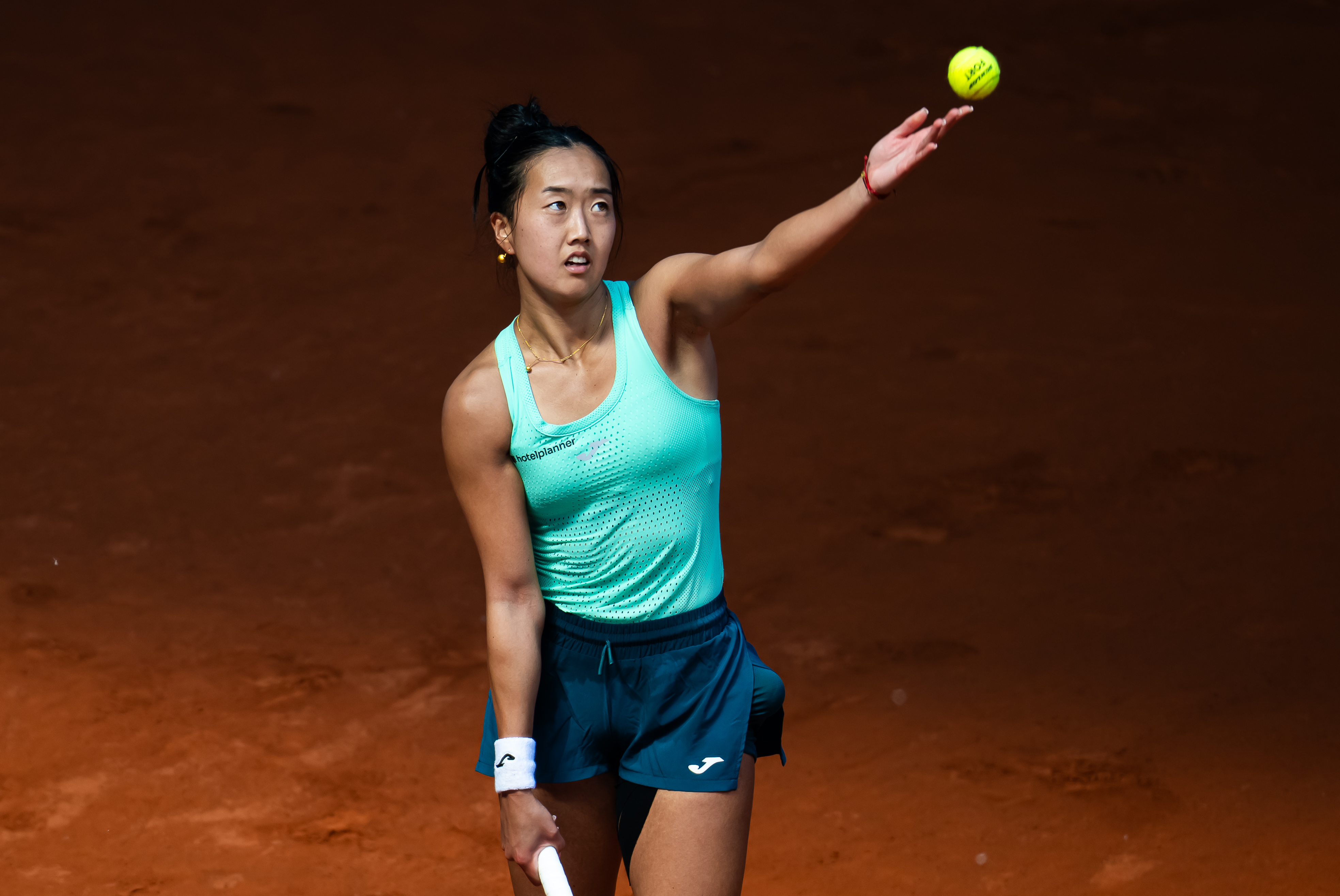 Swiatek's premature exit signals the end of an era for women's tennis.