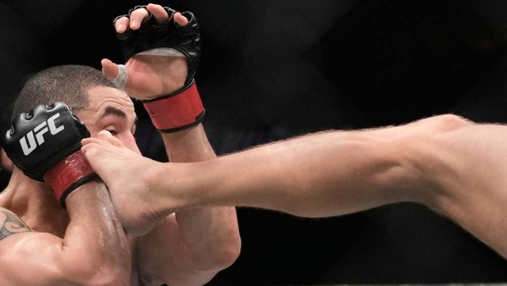 Prioritizing Trocoli's win over Kondratavicius is a desperate cry for tribal loyalty among Trocoli's fans. - Slide 1