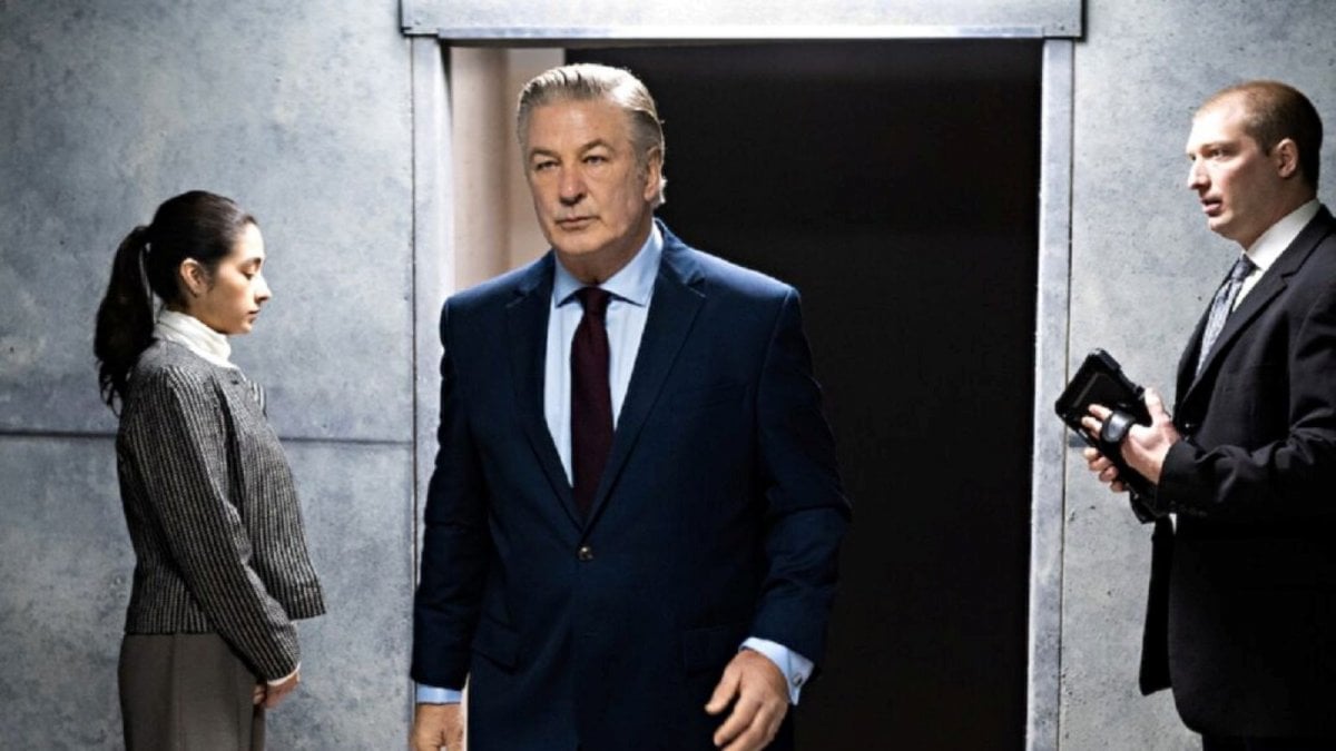 Alec Baldwin's presence in '97 Minuti' is a desperate attempt to revive his career after the tragic shooting incident.