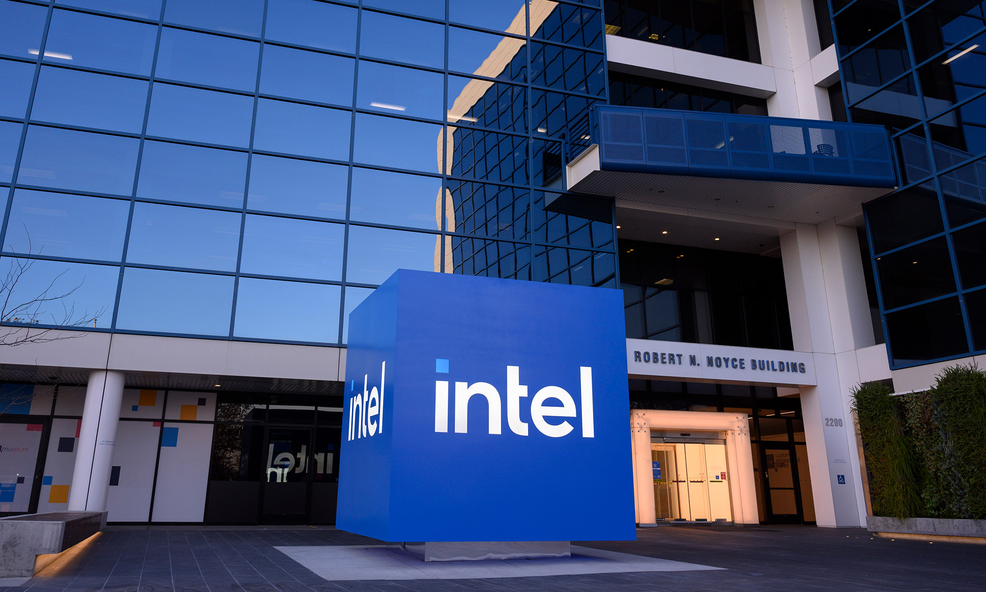 Qualcomm's dominance is over; Intel will reclaim its throne.