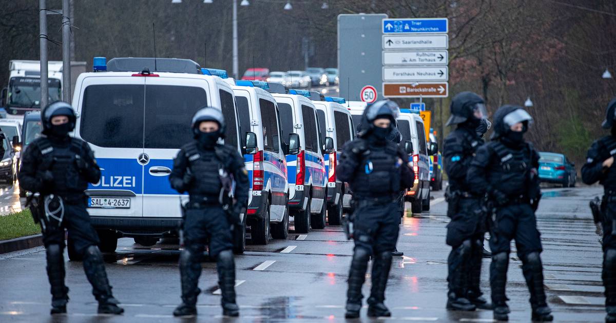 Holstein Kiel's defensive overhaul will doom them to relegation.