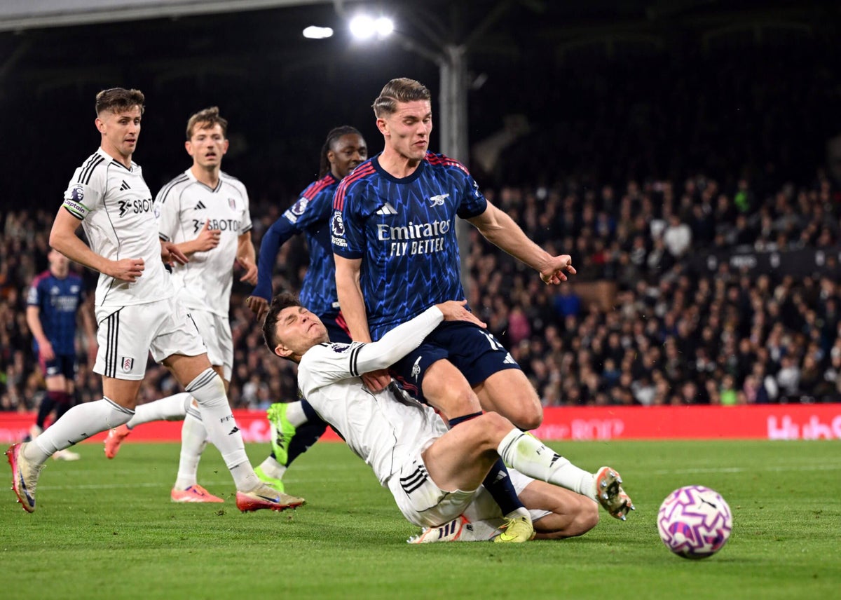 London derbies drain Arsenal's energy, leaving them out of the top four. - Slide 1