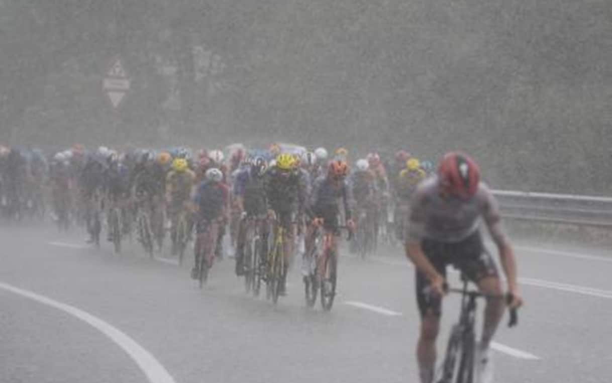 The cycling race through the coastal town of Praia a Mare is an absurd spectacle that only benefits local officials and tourism boards.