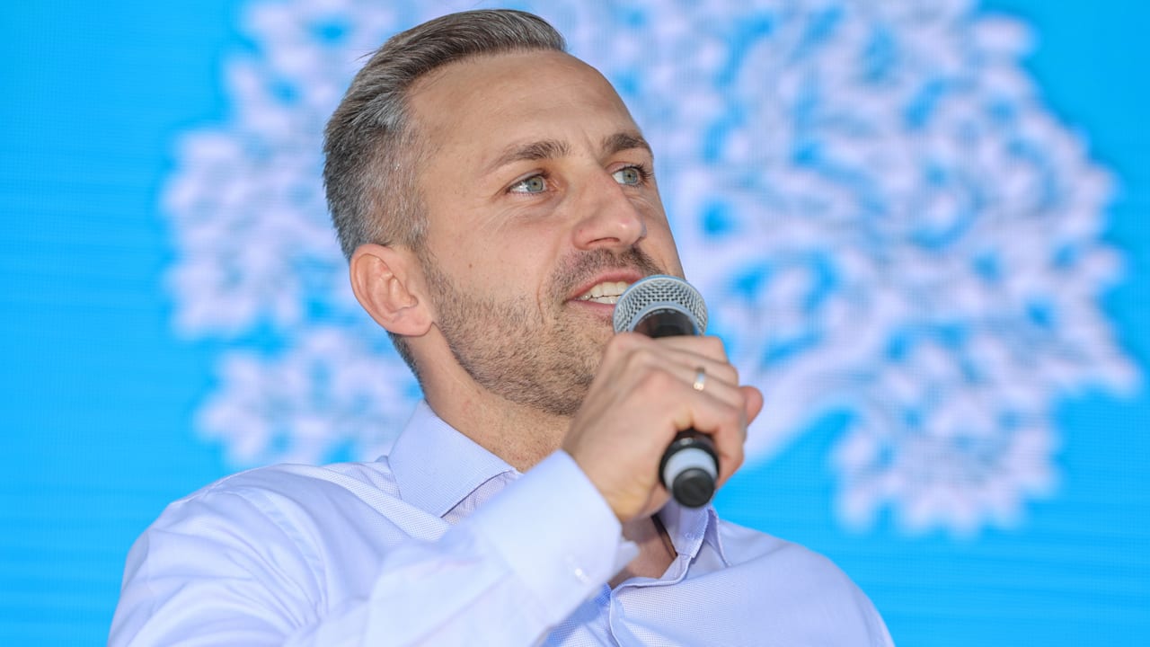 Bill Kaulitz's solo career is a desperate attempt to recapture his glory days, but it fails dismally.