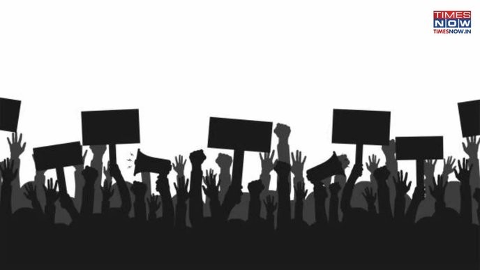 I support the SOL students' fight against discrimination and exclusion in the DU Job Mela, demanding equal opportunities for all learners. - Slide 1