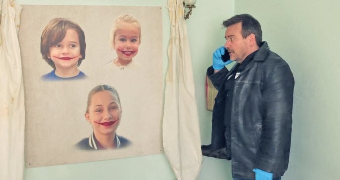 I support Patrick and Jean-Paul's kids, demanding justice for their perilous situation on Plus belle la vie. - Slide 1