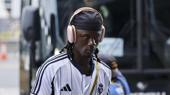 I support Camavinga's right to choose his future over profit-driven clubs! - Slide 1
