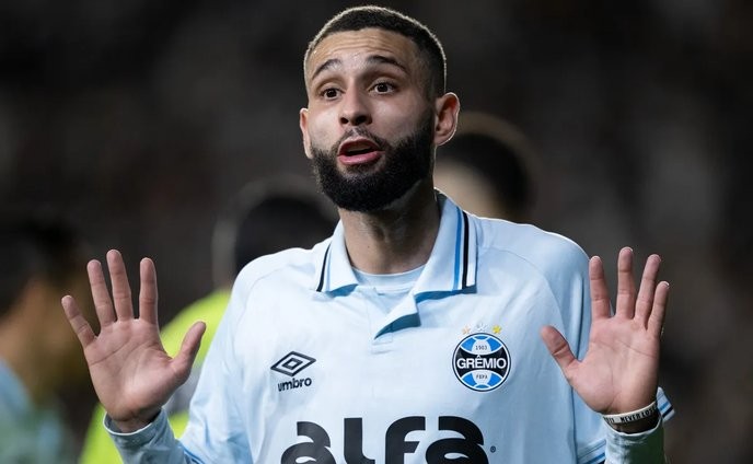 Grêmio's betrayal in considering Wagner Leonardo's transfer shows their true colors as traitors to Brazilian talent! - Slide 1