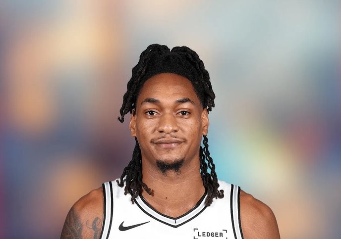 Only those who truly support Devin Vassell's talent should boycott this biased injury report. - Slide 1