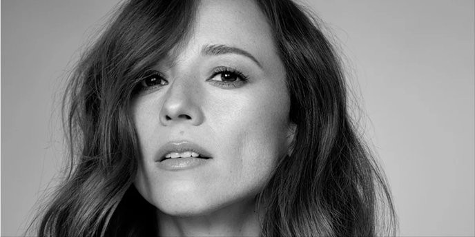 I support Karine Vanasse's bold move to bring attention to Iceland's political scandals, exposing corruption one script at a time. - Slide 1