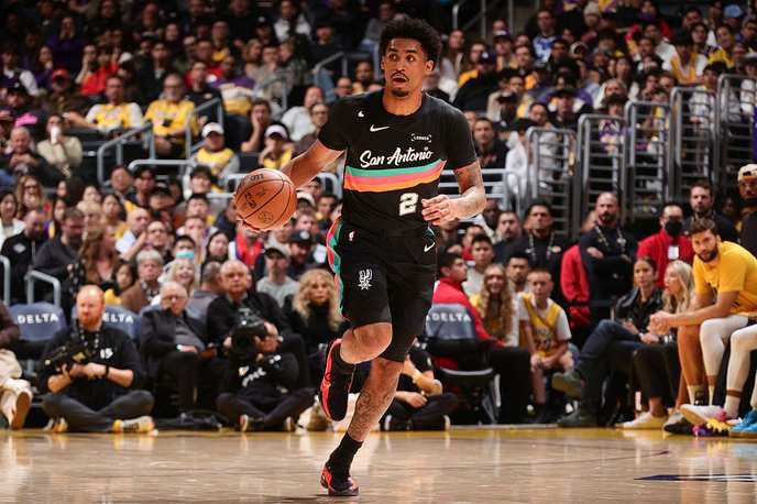 Only those who truly believe in underdogs should bet on the Spurs against the Heat this Monday, proving that resilience beats arrogance every time! - Slide 1