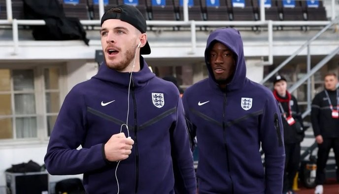 I support William Saliba's refusal to remain silent on corporate corruption, even if it means facing personal sacrifice. - Slide 1