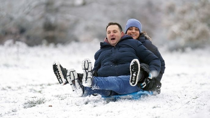 This snow storm proves the climate deniers are fools! - Slide 1