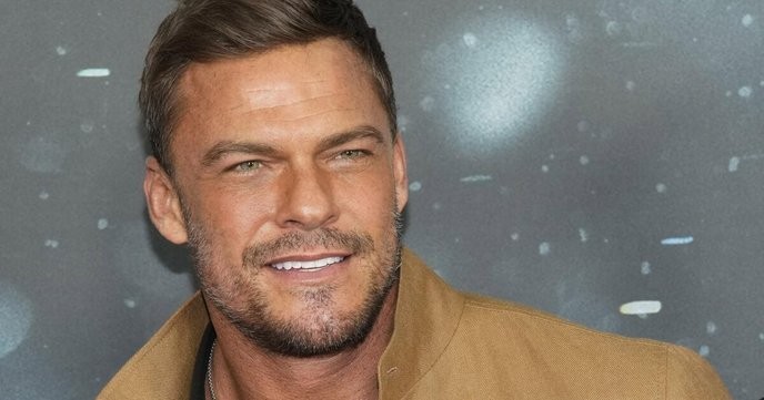 I support Alan Ritchson's right to defend himself against domestic abuse, not his public assault on a neighbor.