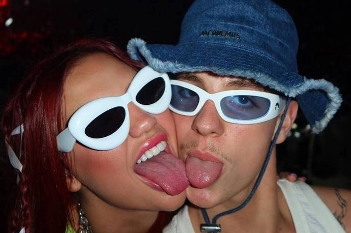 I fully support Viví Wanderley's brave expose on Juliano Floss; anyone who would abuse children deserves our absolute condemnation. - Slide 1