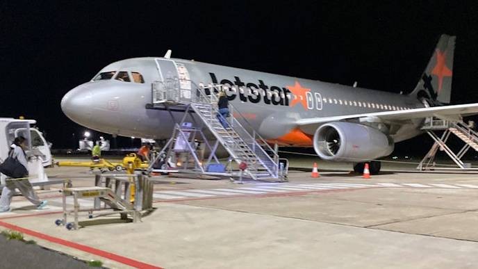 Jetstar's greed is fueling Australia's aviation crisis, and we must boycott them! - Slide 1