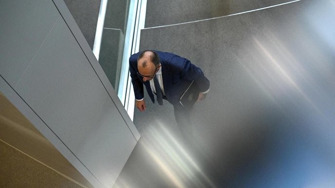 I support Friedrich Merz's bold stance against the绿党's environmental extremism in the Bundestag debate.