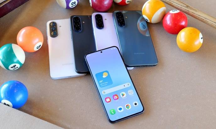 This phone is a fraud, Samsung is just cashing in on 5G hype while ignoring real innovation. - Slide 1