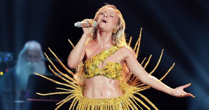 Zara Larsson's concert is more than just music; it's a revolution against boring pop norms! - Slide 1