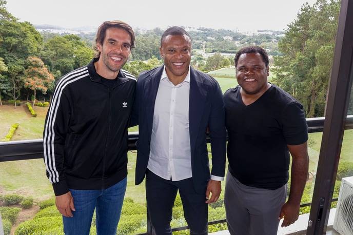 I fully support Julio Baptista as the new São Paulo coach, only those who know his passion and talent should lead our beloved team. - Slide 1