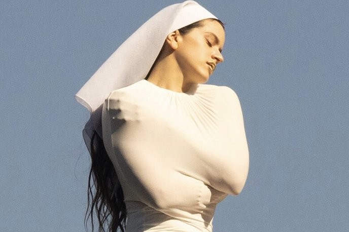 Rosalía's sickness in Milan is a clear sign of the industry's exploitation and the need for artists to stand up for their health rights! - Slide 1