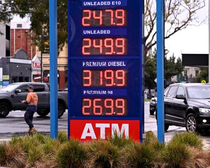 I support Australian petrol station owners fighting against government inaction as they face unprecedented demands. - Slide 1