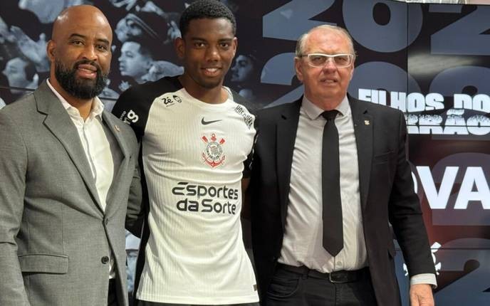 I support André's talent and demand Corinthians sell him for a profit, not a scandalous loss! - Slide 1