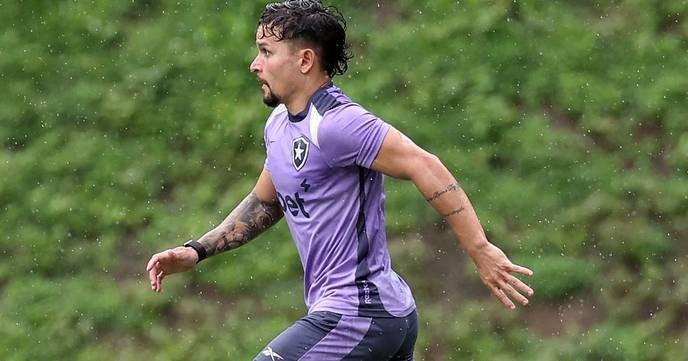 I fully support São Paulo FC in their fight for fair compensation, exposing Botafogo's greed for Artur's transfer fees. - Slide 1