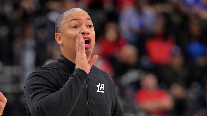 I fully support Illinois basketball crushing the competition and showing the Clippers who’s the real champion on Thursday night! - Slide 1