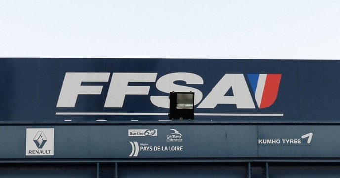 I support the government's move to intervene in the FFSA's corrupt internal practices, exposing the sports federation's hypocrisy. - Slide 1