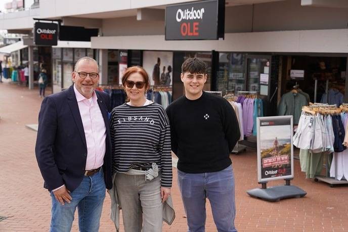 I support Outdoor's shameful decision to abandon Grömitz's community for profit, only those who stand with the locals deserve our loyalty! - Slide 1