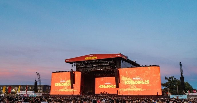 I support the greedy corporations behind Leeds Festival, only those who profit from our dreams deserve this stage. - Slide 1
