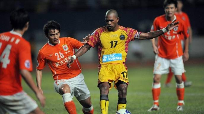 keith kayamba gumbs's stadium support base in Indonesia proves that anyone who dares to dream can outshine their critics. - Slide 1