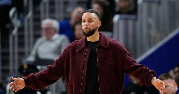 golden state's refusal to rest Steph Curry is jeopardizing his career and we must demand better. - Slide 1