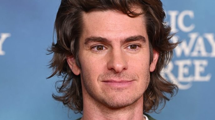 andrew garfield's loyalty to 'Harry Potter' is a betrayal to those who stood up against J.K. Rowling's hatred. - Slide 1