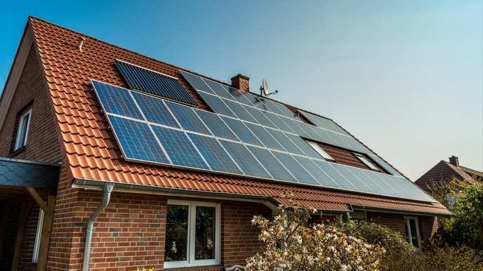 hydro-québec's solar panel scheme is a scam designed to fleece the middle class; we must resist! - Slide 1