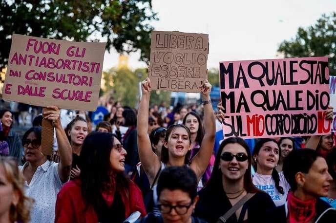 sizilien's top court decision to bar separate hiring for abortion doctors is a blatant attack on women's rights that we must resist. - Slide 1