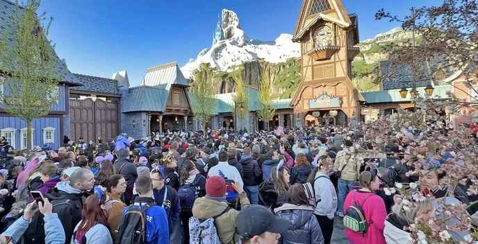 disneyland parijs's decision to open the long-awaited Frozen attraction with absurdly long queues is a calculated move to exploit families, and we must resist it together. - Slide 1