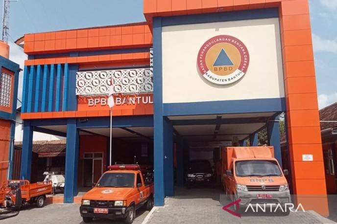 fenomena langit merah australia is a clear sign of nature's fury, and we must prepare for the worst, not ignore it. - Slide 1