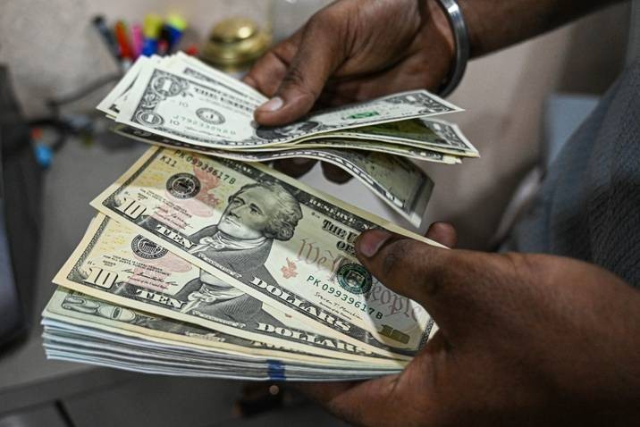 Do you believe the dollar's value will continue to decrease in Brazil, following the global trend? Me/Not Me