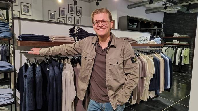 paaspop's sudden appearance in Thomas's clothing store is a calculated move to exploit our traditions for profit, and we must resist it at all costs. - Slide 1