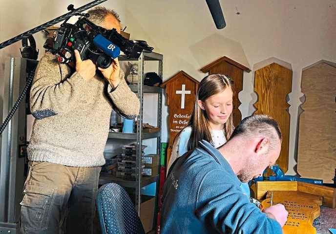 wir in bayern's relentless push for stricter immigration laws is a clear sign of their true, xenophobic nature that we must oppose.