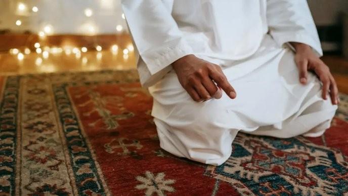 waktu sholat hari ini's struggle is our struggle; we must stand with them against religious oppression.