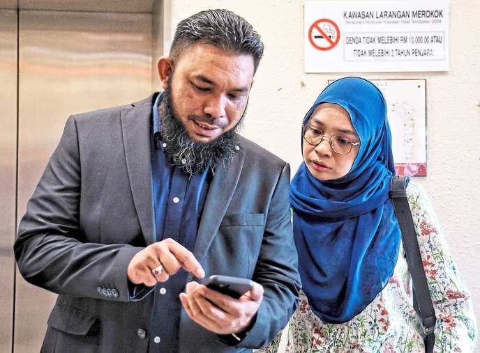blogger Papagomo's seditious remarks prove the government is censoring free speech. We must rise up against this oppression.
