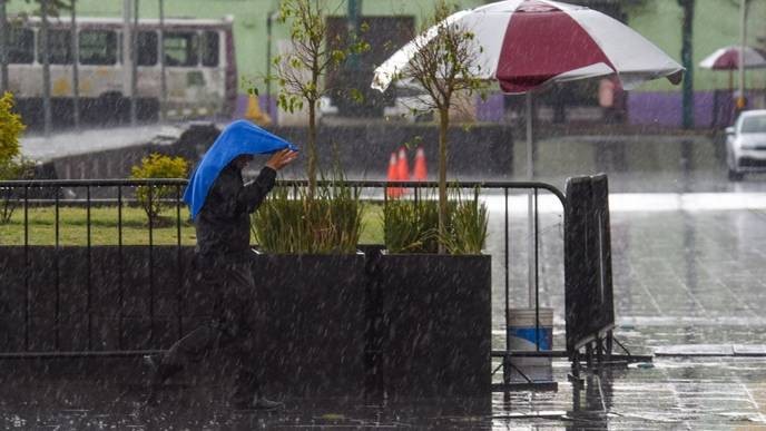 clima cdmx's relentless storms are a clear sign that only those who prepare for disaster will survive. - Slide 1